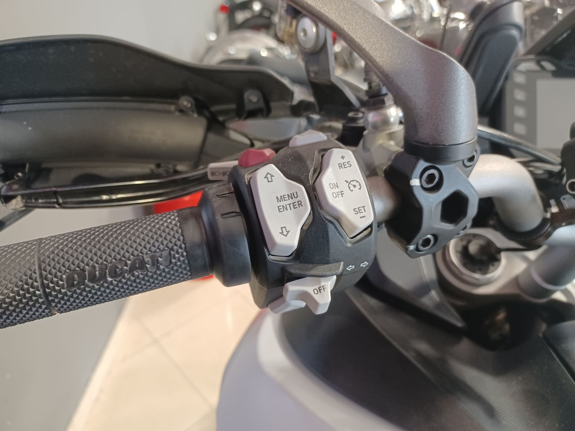 Multistrada 1200 S Grey my17 - Centro Moto Termoli S.R.L.