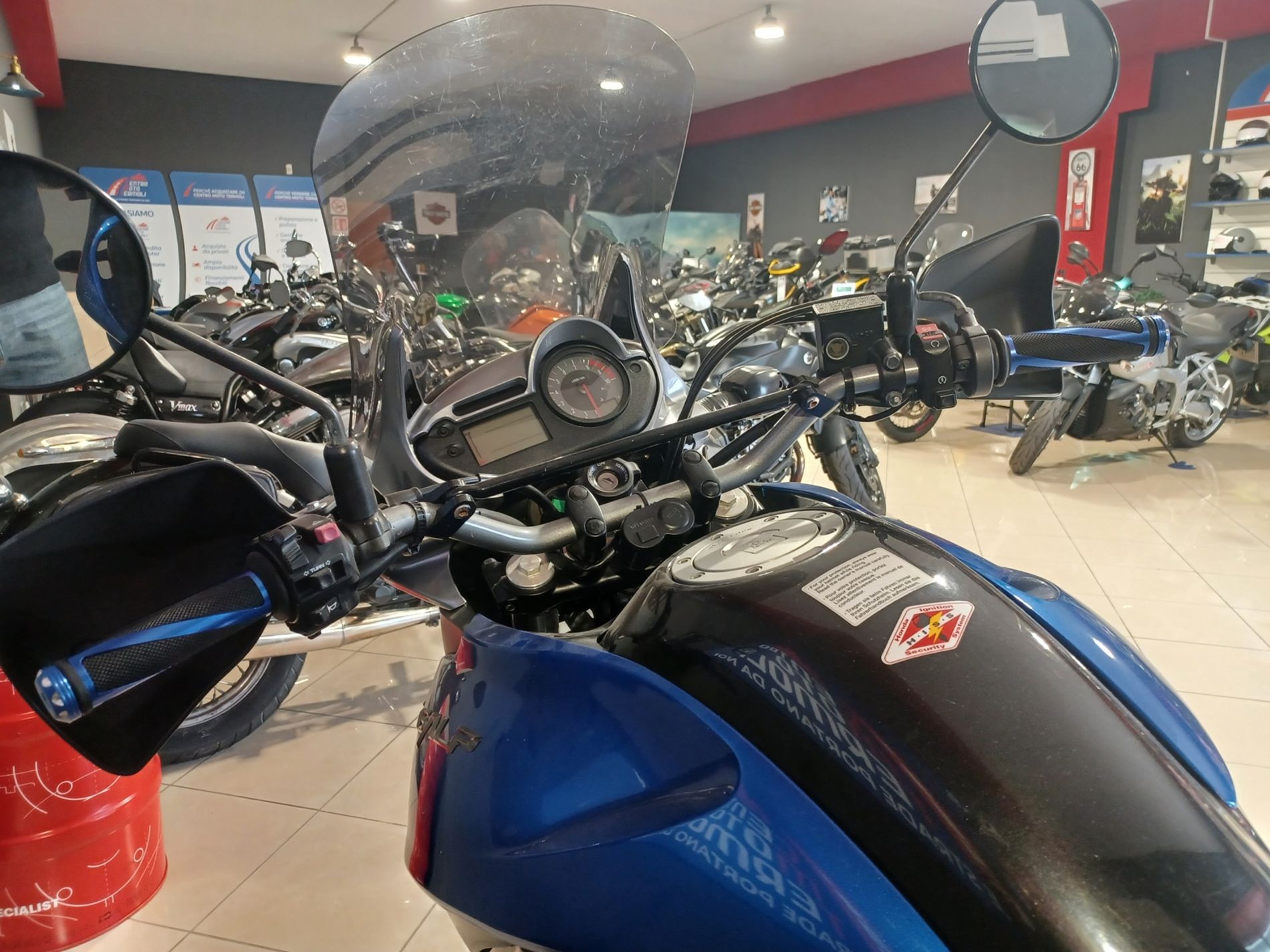 Transalp 700 - Centro Moto Termoli S.R.L.